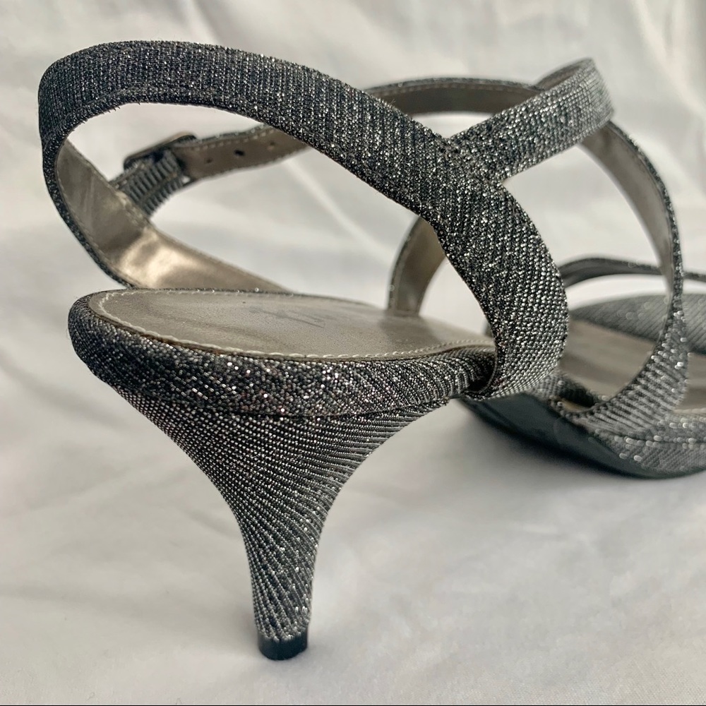 Silver Heels - Picture 2 of 7